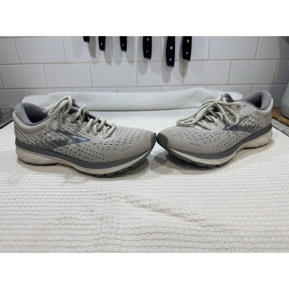 Women's Size 9 - Brooks Ghost 13 Grey